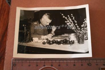 Preview: vier original Fotos Ritterkreuzverleihung Dr. phil. Hans Speidel 1944